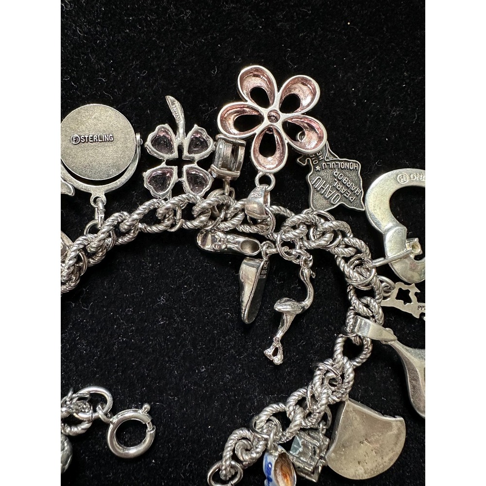 Vintage Sterling Silver Bracelet with 18 Charms - Picture 9 of 10